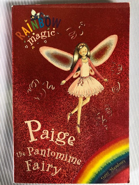 [USED] Rainbow Magic: Paige The Pantomime Fairy