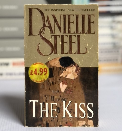 [USED] The Kiss by Danielle Steel