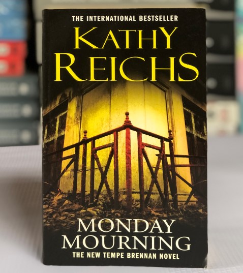 [USED] Monday Mourning by Kathy Reichs