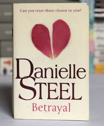 [20132] [USED] Betrayal by Danielle Steel