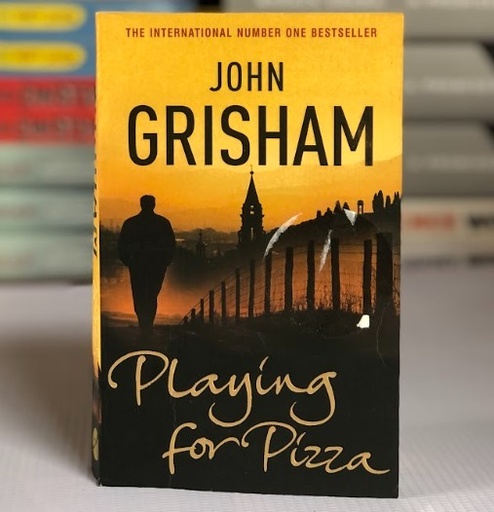 [30013] [USED] Playing For Pizza by John Grisham