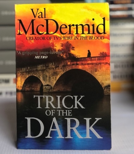 [30247] [USED] Trick Of The Dark by Val Mcdermid